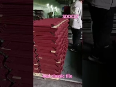 Op maat gemaakte golvende dakplaat met metalen tegels bedekt met rode steen voor industriële woningen